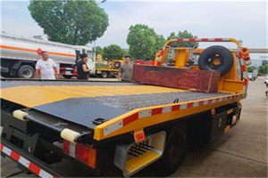 沙依巴克附近拖车电话号码服务